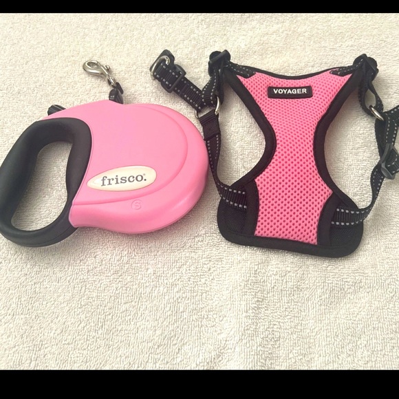 Pink Frisco Retractable Dog Leash And Pink XS Voyager Harness - Picture 1 of 6
